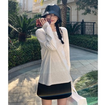 2024春季圆领长袖T恤女慵懒宽松简约ins松弛感叠穿百搭打底上衣
