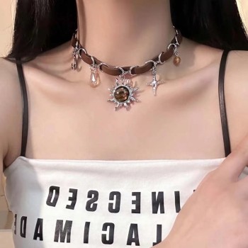 美拉德星月太阳吊坠皮革拼接锁骨链女时尚百搭小众甜美气质项链