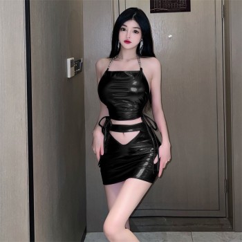性感辣妹仿皮吊带镂空设计感夜店露背短款上衣 包臀半身裙套装女